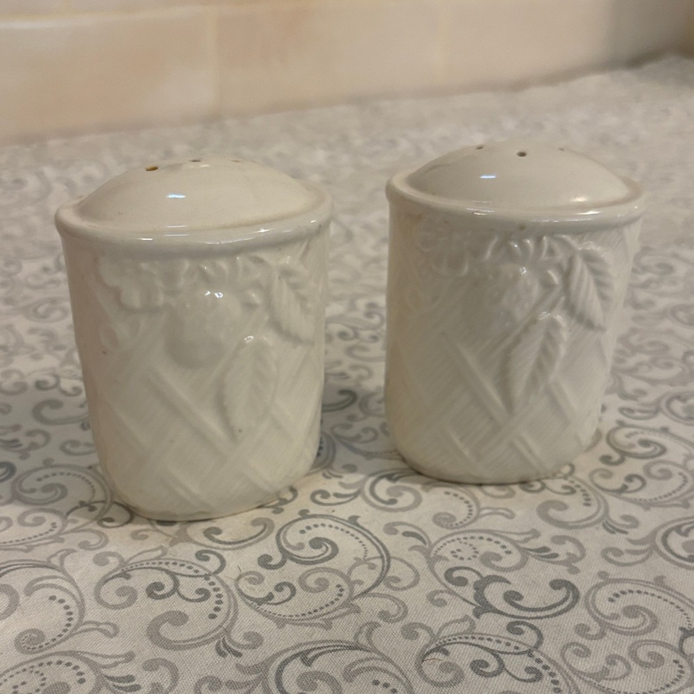 1980s Mikasa English Countyside Salt & Pepper Shakers